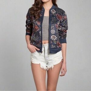 ABERCROMBIE & FITCH Sweater SIZE M